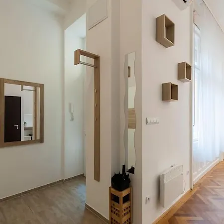 Szent Istvan Ter 4 Next To Basilica A 1 Bedroom *