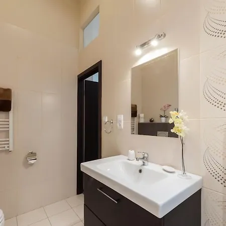 Apartment Szent Istvan Ter 4 Next To Basilica A 1 Bedroom Budapest