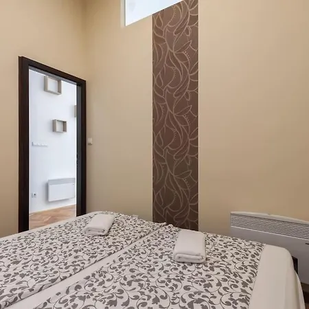 Lägenhet Szent Istvan Ter 4 Next To Basilica A 1 Bedroom