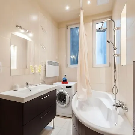 Szent Istvan Ter 4 Next To Basilica A 1 Bedroom Lägenhet Budapest