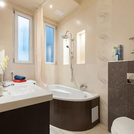 Lägenhet Szent Istvan Ter 4 Next To Basilica A 1 Bedroom *