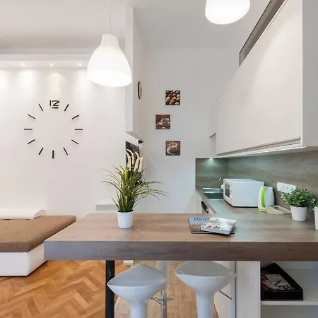 Szent Istvan Ter 4 Next To Basilica A 1 Bedroom Lägenhet