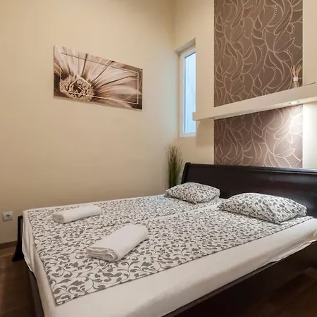 Szent Istvan Ter 4 Next To Basilica A 1 Bedroom *