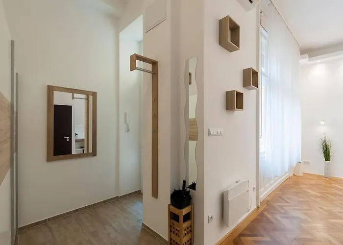 Szent Istvan Ter 4 Next To Basilica A 1 Bedroom *