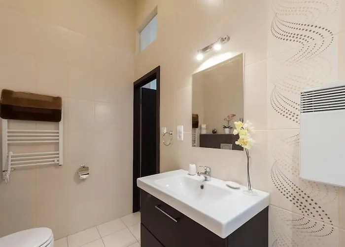 Apartment Szent Istvan Ter 4 Next To Basilica A 1 Bedroom Budapest