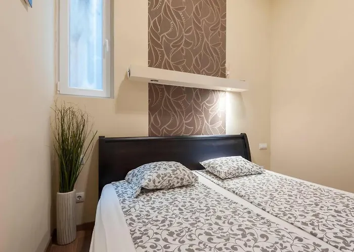 Szent Istvan Ter 4 Next To Basilica A 1 Bedroom * Budapest