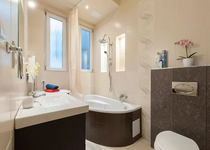 Apartment Szent Istvan Ter 4 Next To Basilica A 1 Bedroom *