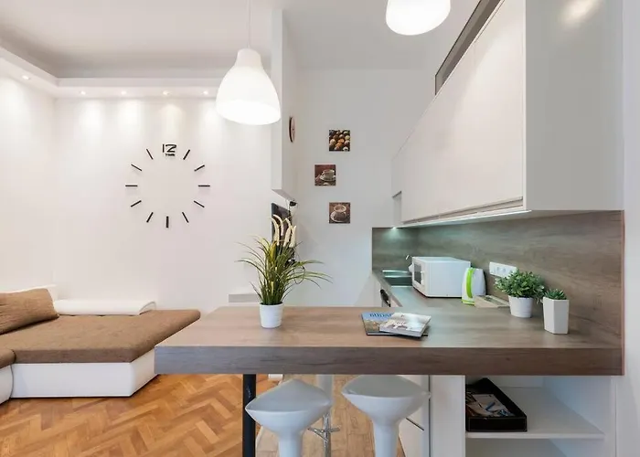 Szent Istvan Ter 4 Next To Basilica A 1 Bedroom Apartment