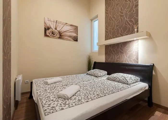 Szent Istvan Ter 4 Next To Basilica A 1 Bedroom *